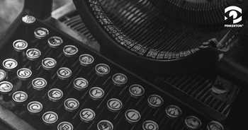 Black and white photo of an antique typewriter.
